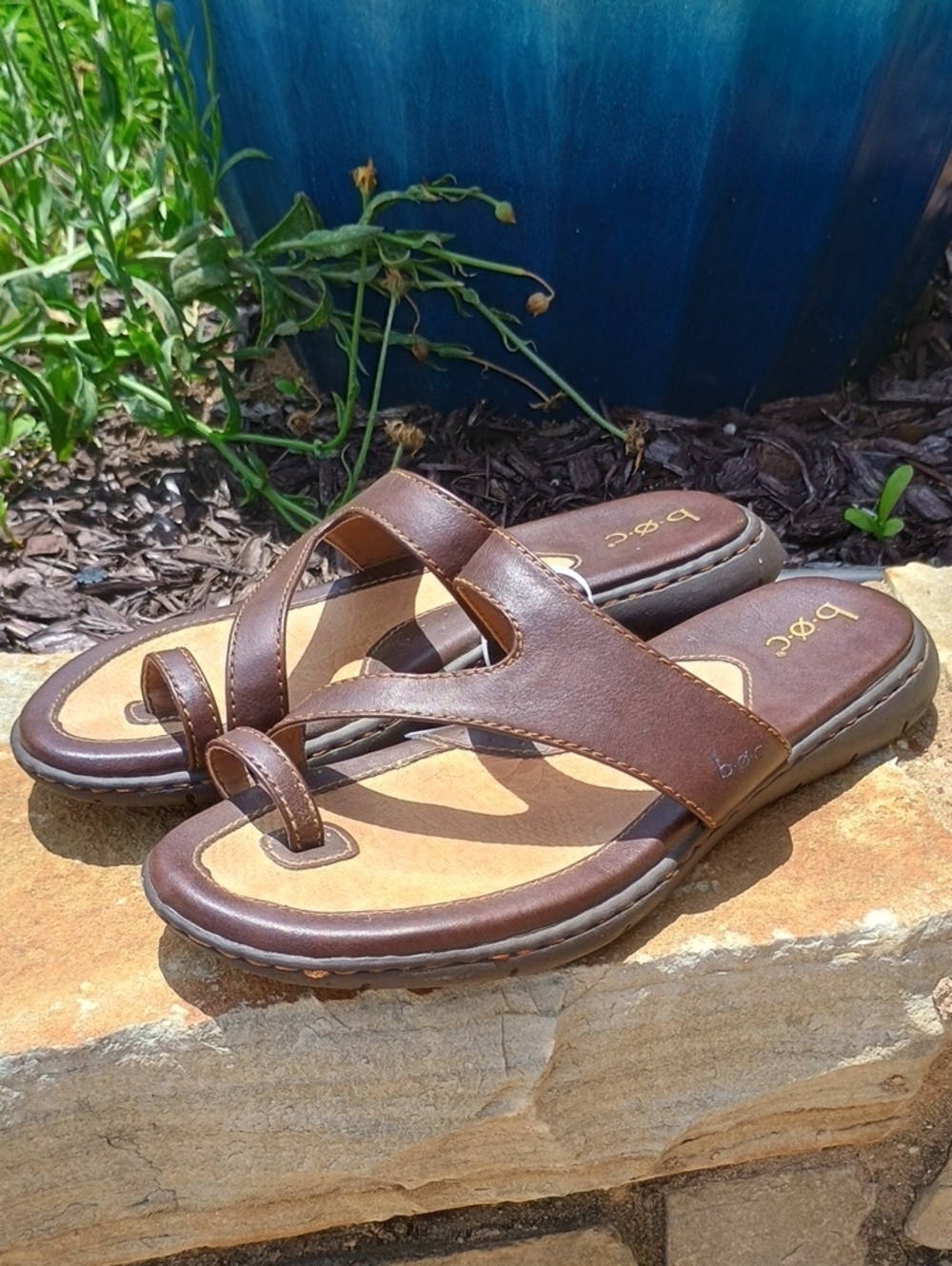 b.o.c. Brown Toe-Loop Slide Sandals Women's Size 8 EUC